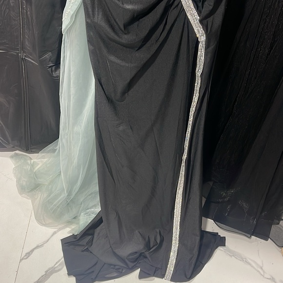 New with tags evening gown - Picture 7 of 8